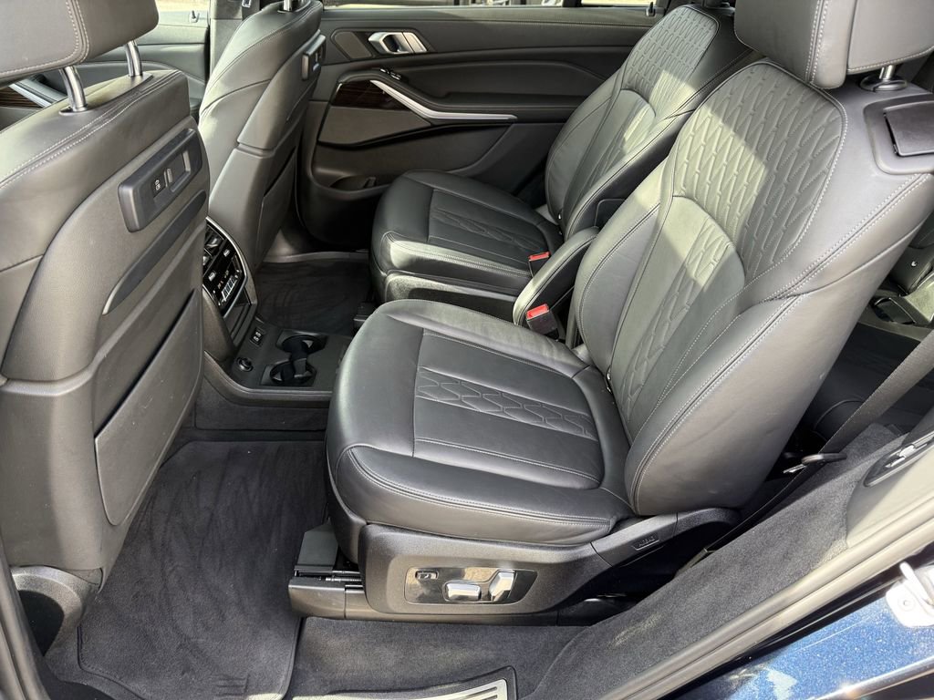 Used 2021 BMW X7 M50i w/ Cold Weather Package image 11