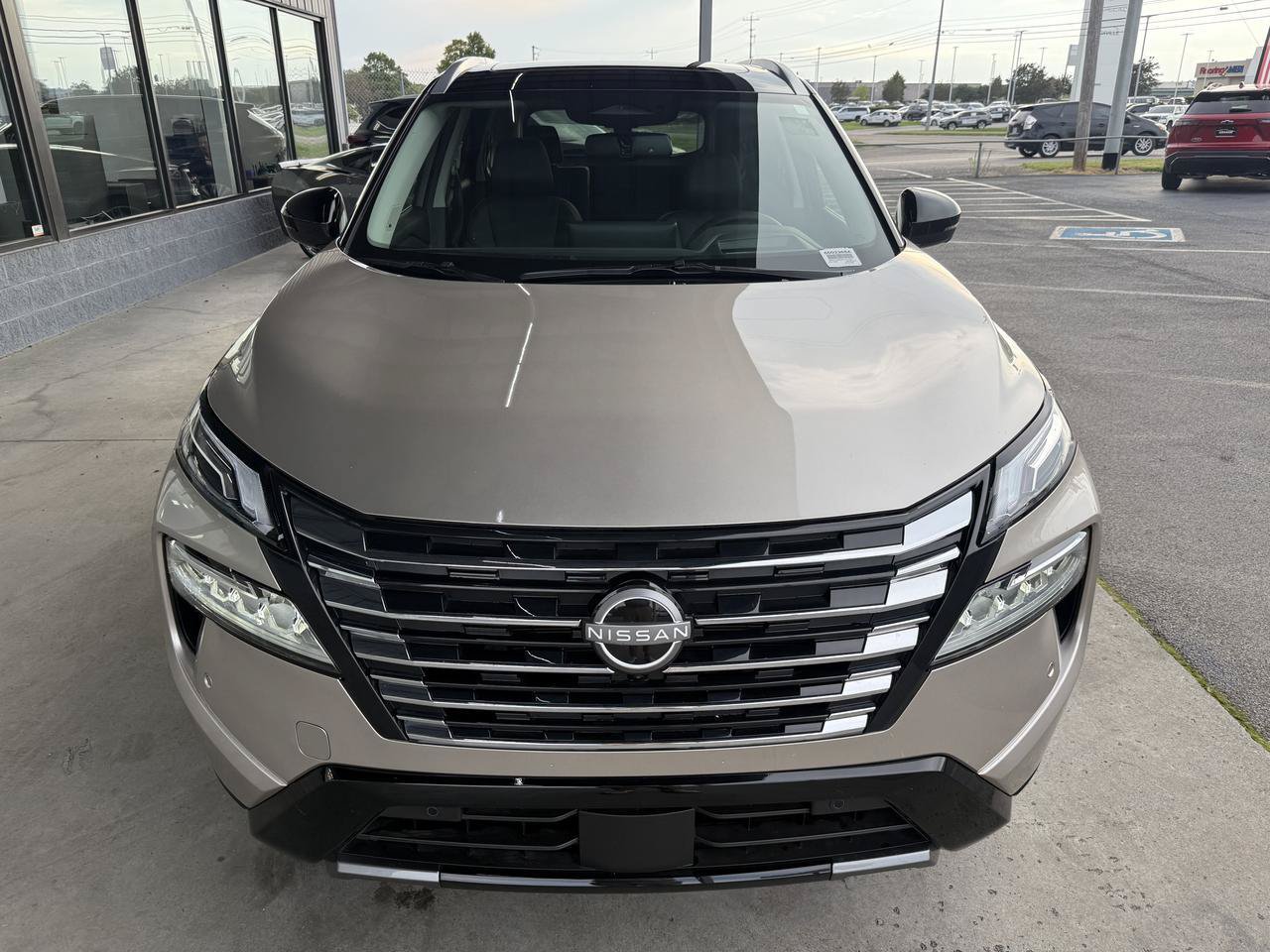 Used 2025 Nissan Rogue Platinum w/ Tech Package AWD/4WD image 2