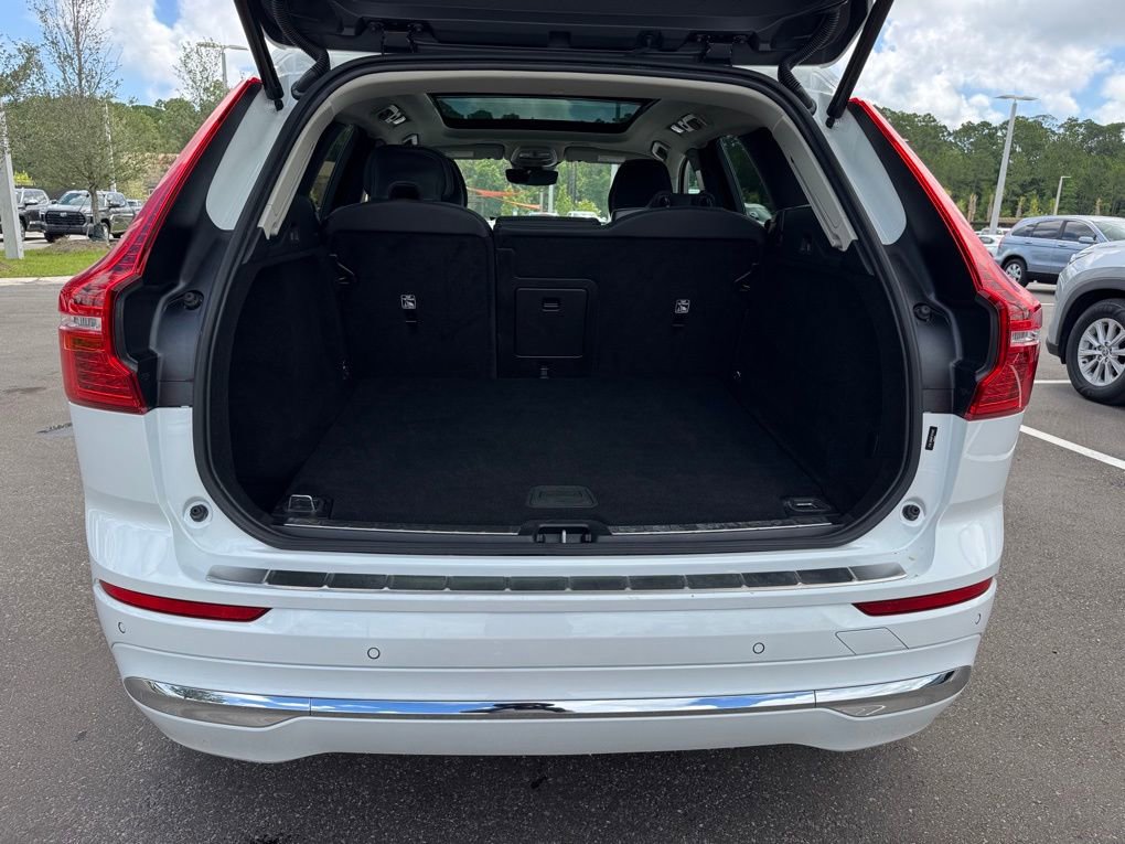 Used 2023 Volvo XC60 B5 Plus image 14