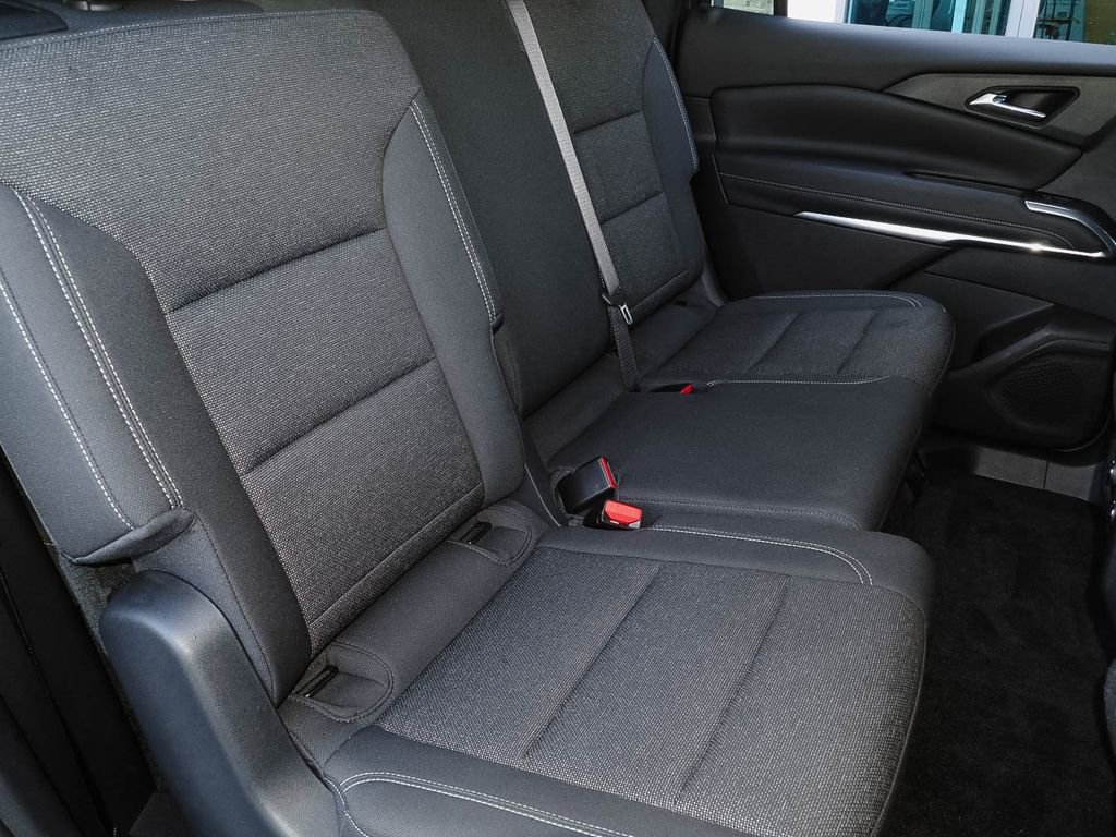 Used 2024 Chevrolet Traverse LS AWD/4WD image 18