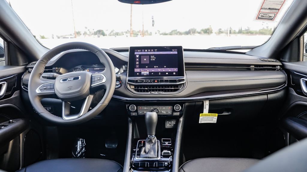 New 2026 Jeep Compass Latitude image 13