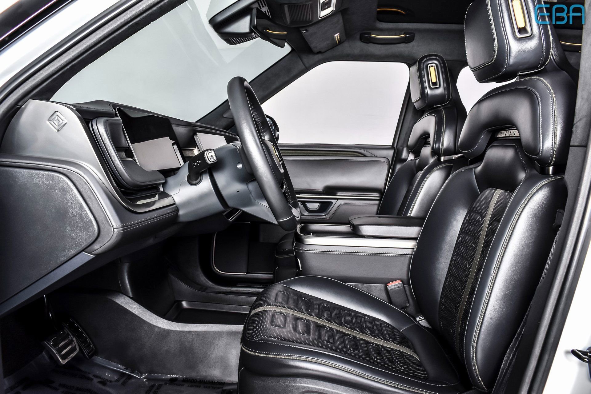 Used 2025 Rivian R1S Adventure image 15