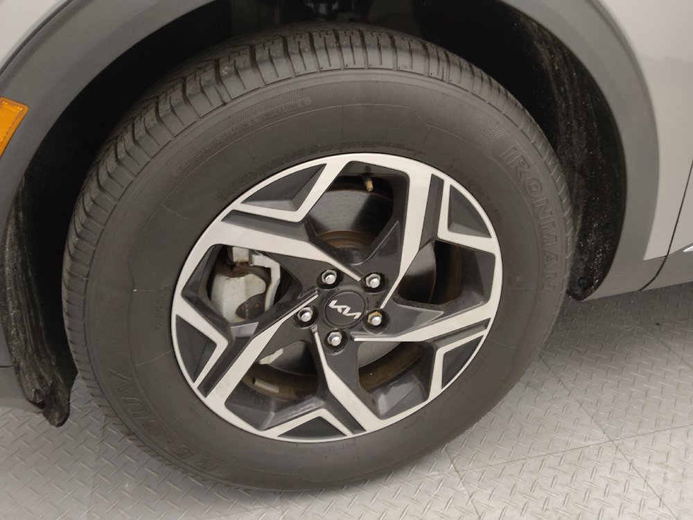 Used 2024 Kia Sportage LX FWD image 31