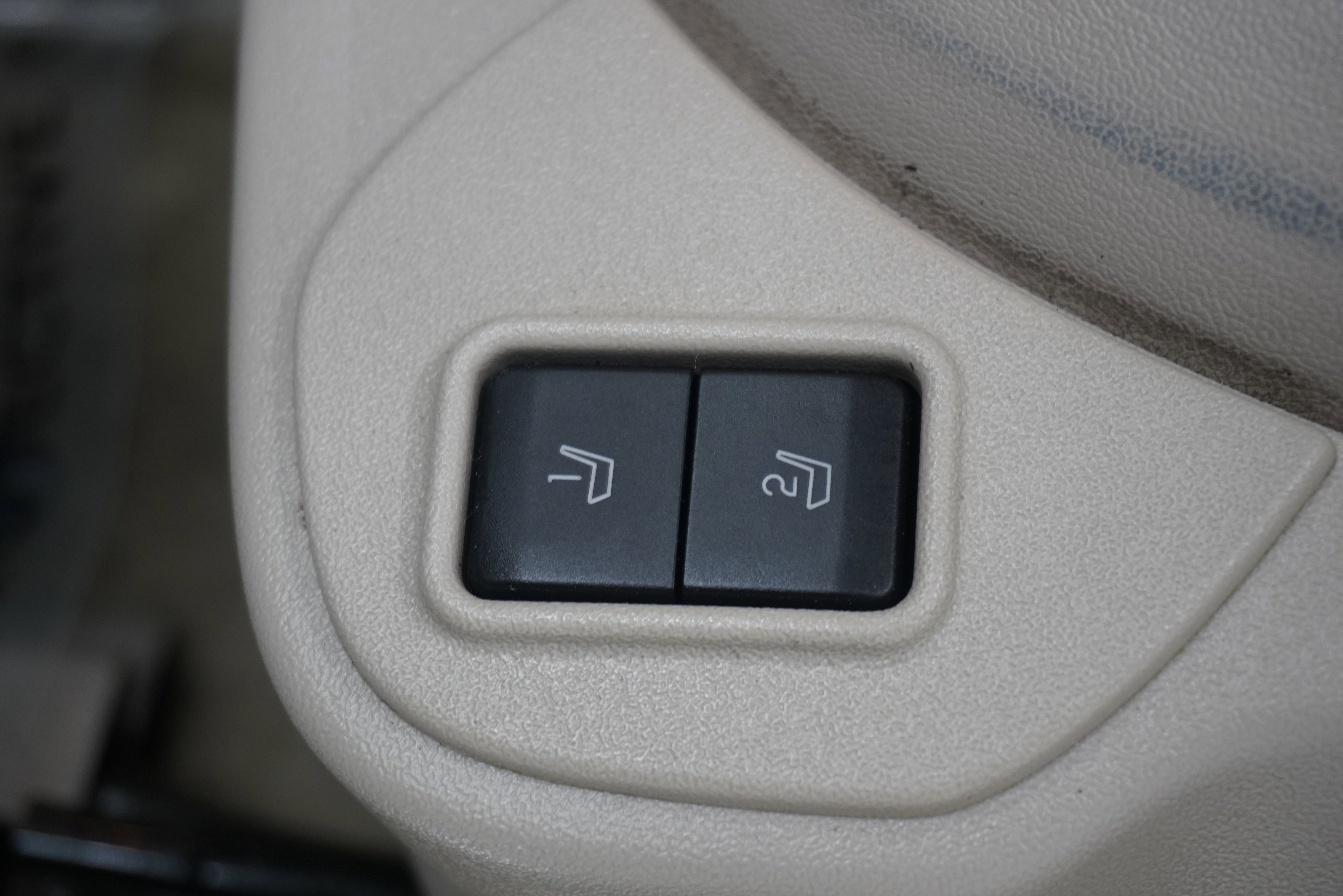 Used 2011 Ford Taurus Limited w/ 301A Rapid Spec Order Code image 16