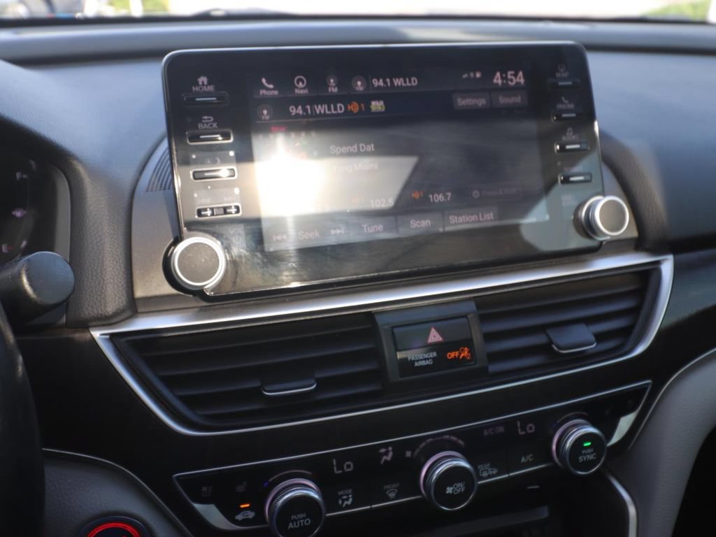 Used 2018 Honda Accord Touring image 19