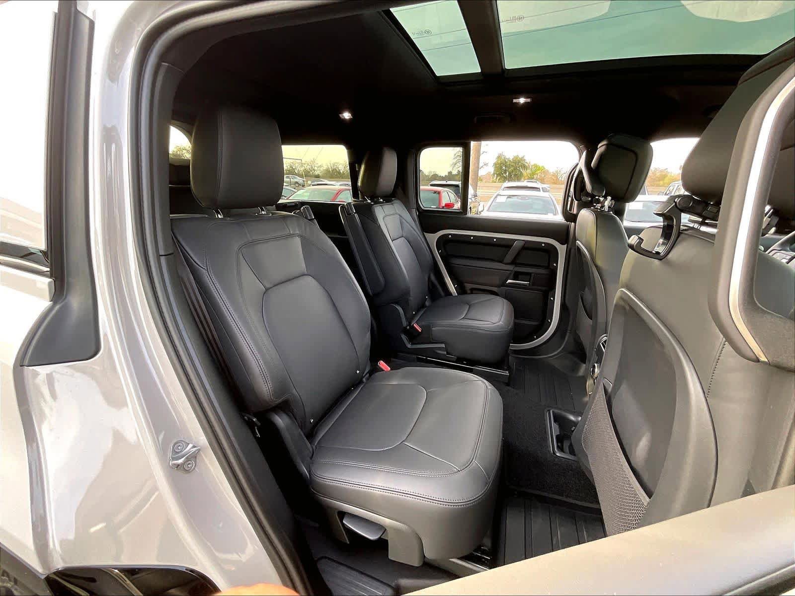 New 2026 Land Rover Defender 130 X-Dynamic SE AWD/4WD image 27