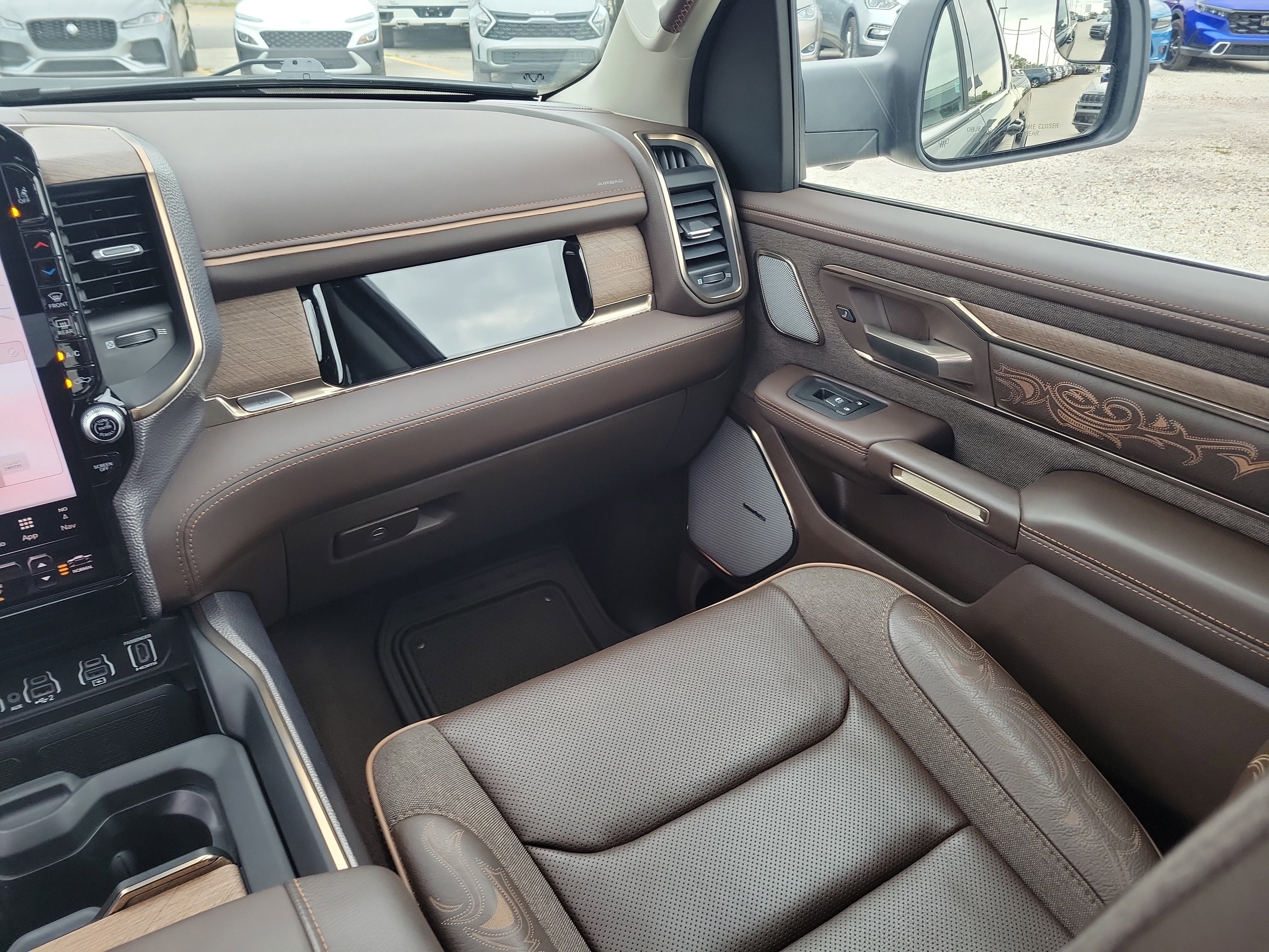Used 2025 RAM 1500 Limited AWD/4WD image 18
