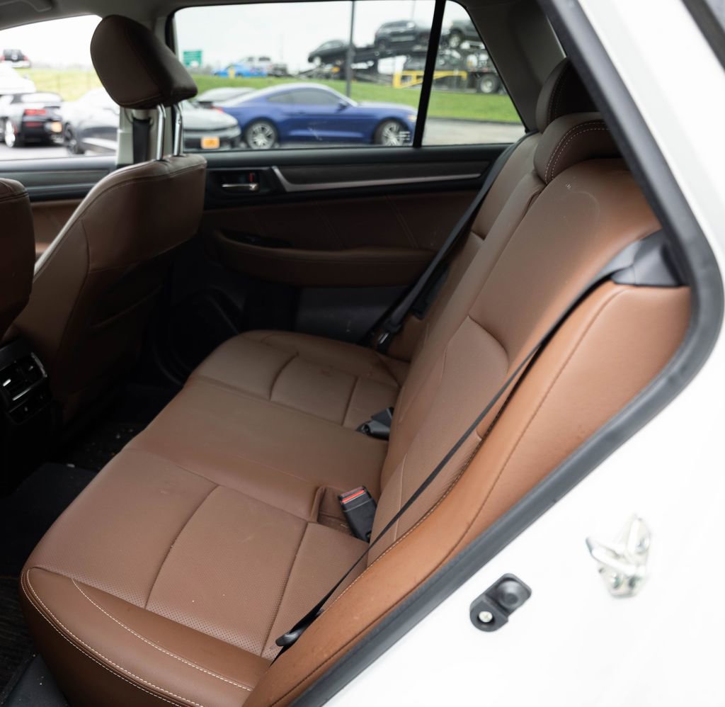 Used 2017 Subaru Outback 2.5i Touring AWD/4WD image 10