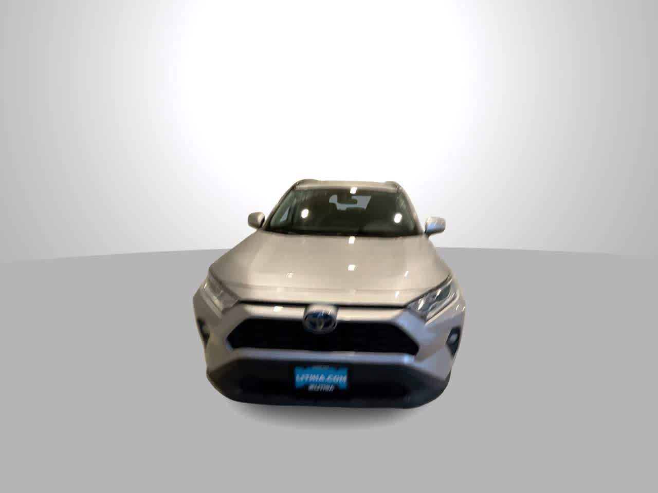 Used 2021 Toyota RAV4 XLE w/ Convenience Package image 3