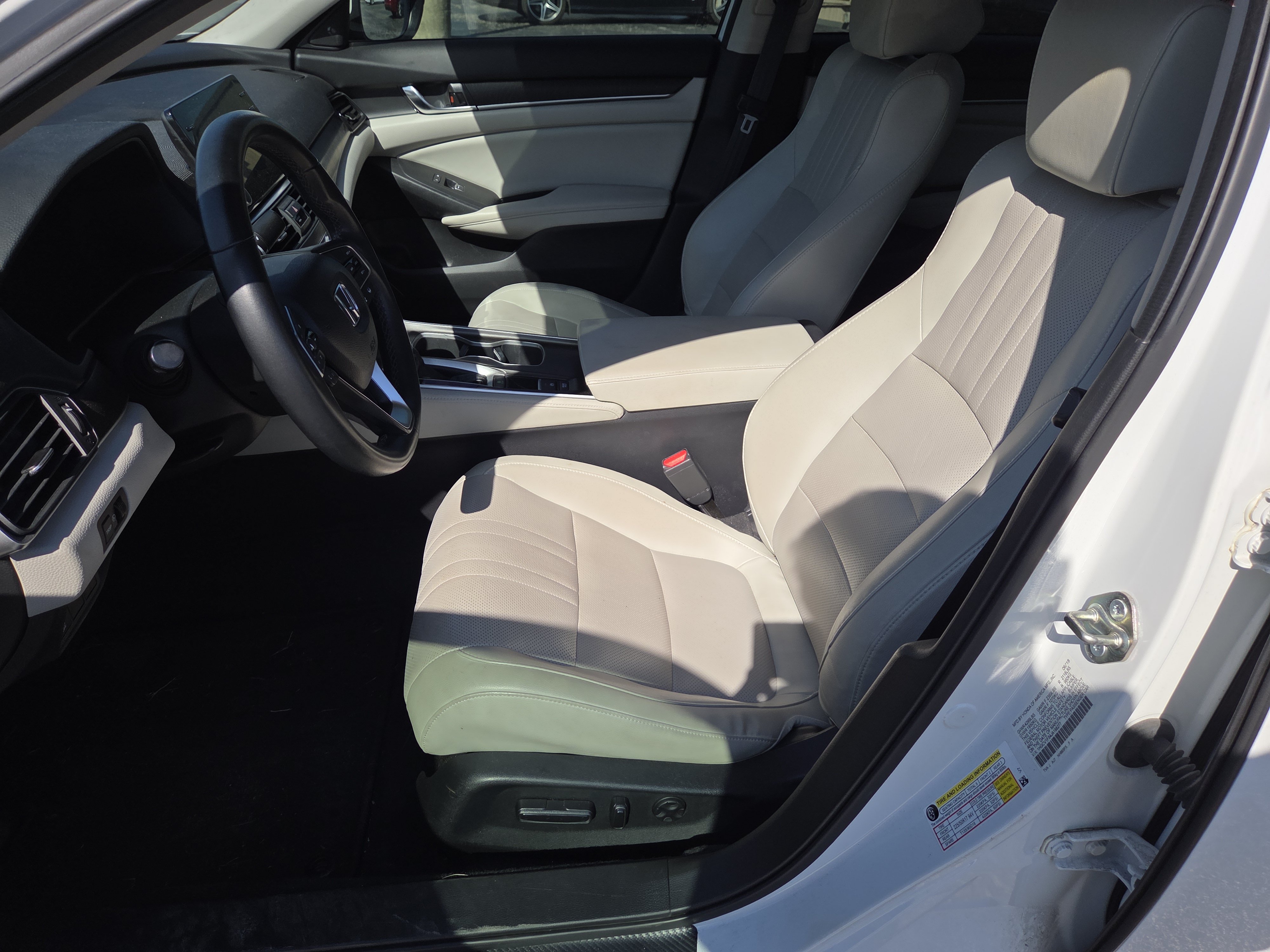 Used 2018 Honda Accord EX-L image 17