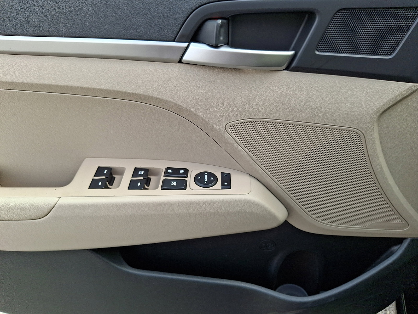 Used 2019 Hyundai Elantra SE image 12