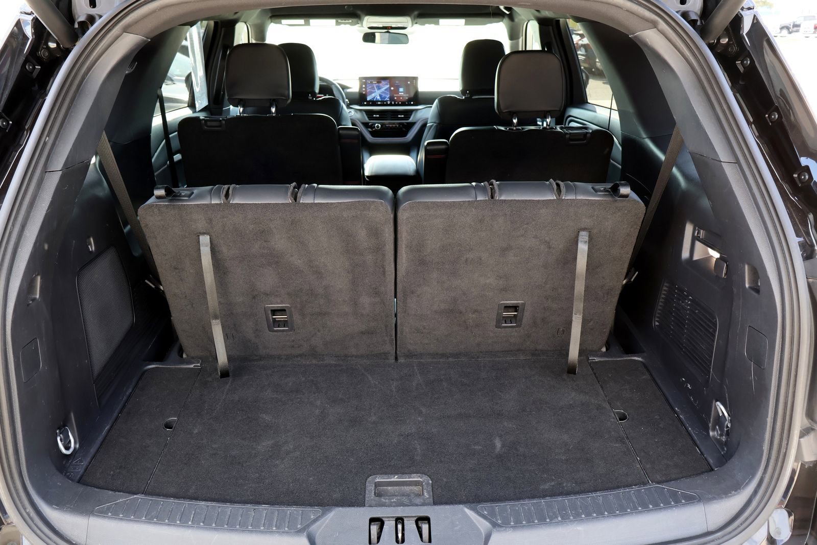 Used 2025 Ford Explorer ST-Line AWD/4WD image 16