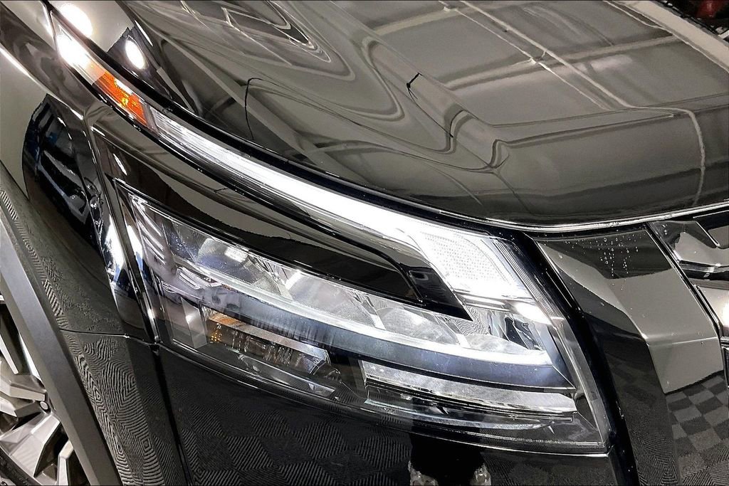 Used 2025 Nissan Pathfinder SL w/ Black Appearance Package image 41