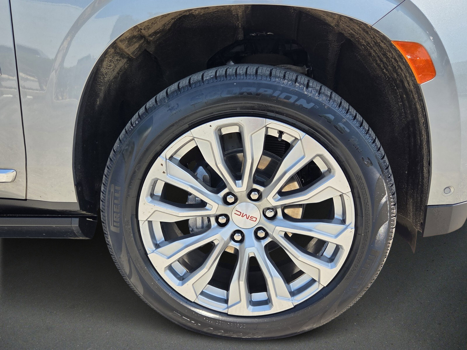 Used 2024 GMC Yukon Denali w/ Denali Reserve Package image 9