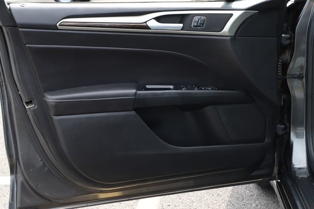 Used 2015 Ford Fusion SE w/ Equipment Group 502A FWD image 16