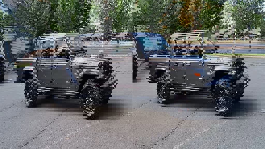 New 2025 Jeep Gladiator Sport image 2