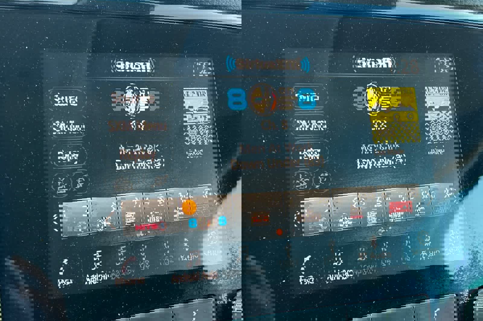 Used 2023 Nissan Titan SV image 18