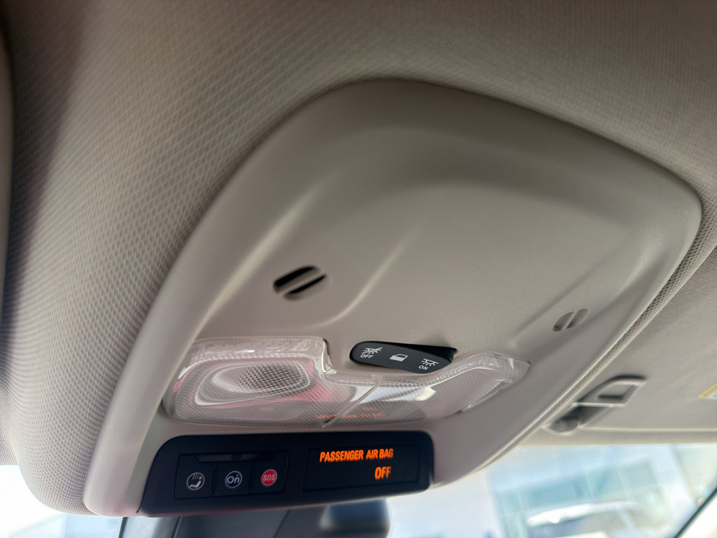 Used 2022 Buick Encore GX Select w/ Sport Touring Package FWD image 18