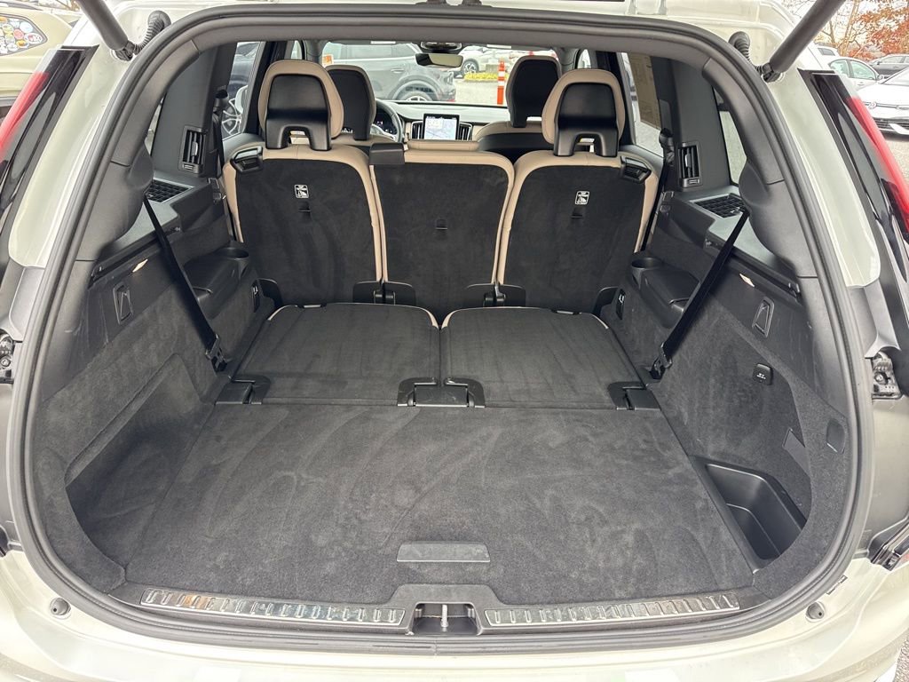 Used 2025 Volvo XC90 B6 Plus image 14