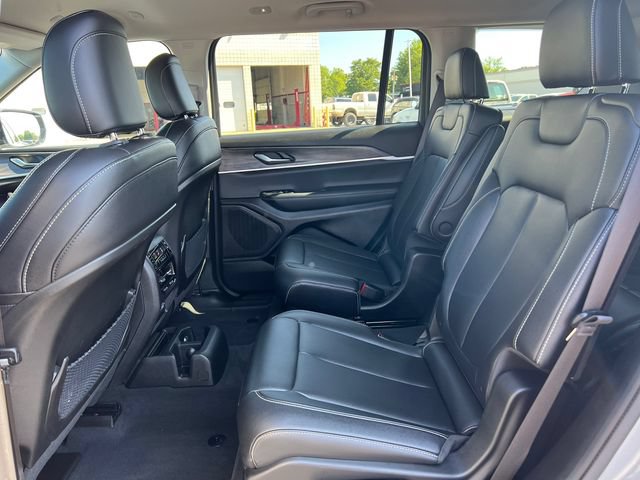 Used 2023 Jeep Grand Cherokee L Limited AWD/4WD image 5
