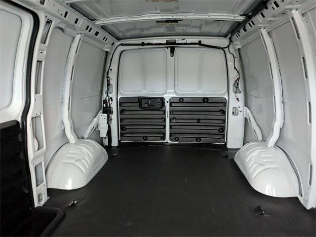 New 2025 Chevrolet Express 3500 w/ Driver Convenience Package image 18