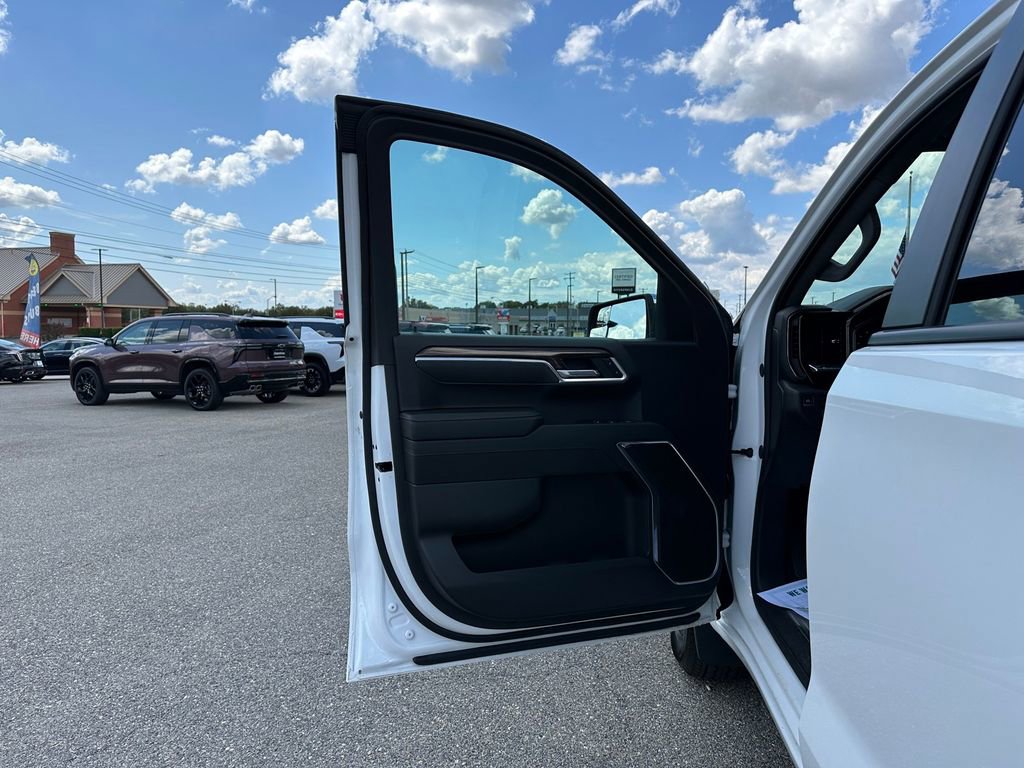 Used 2025 Chevrolet Silverado 1500 LT image 12