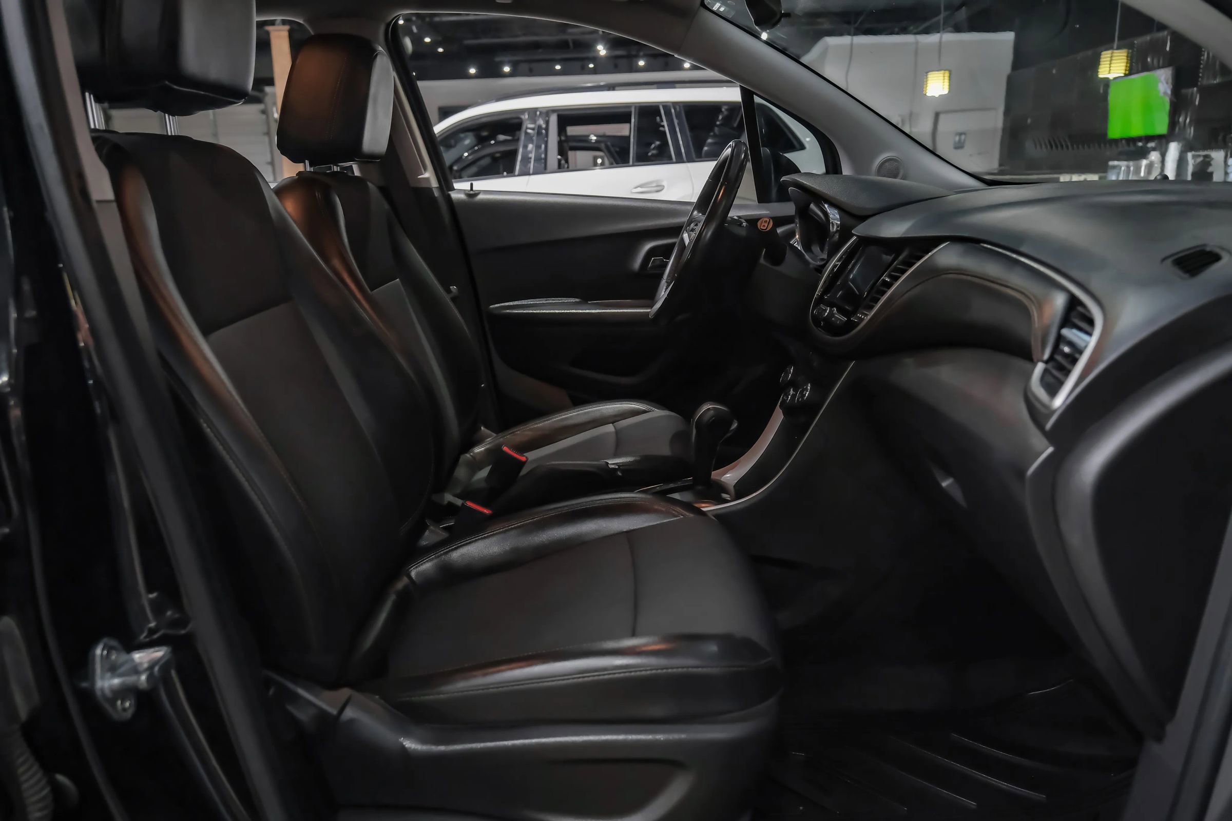 Used 2022 Chevrolet Trax LT w/ LT Convenience Package image 26