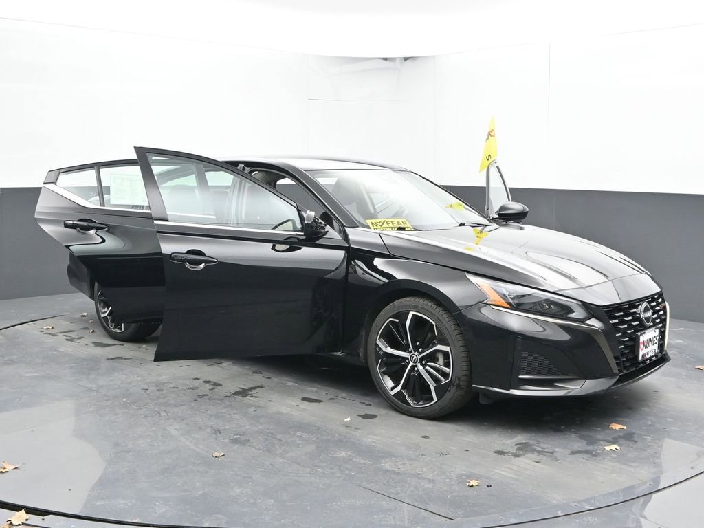Used 2024 Nissan Altima 2.5 SR FWD image 53