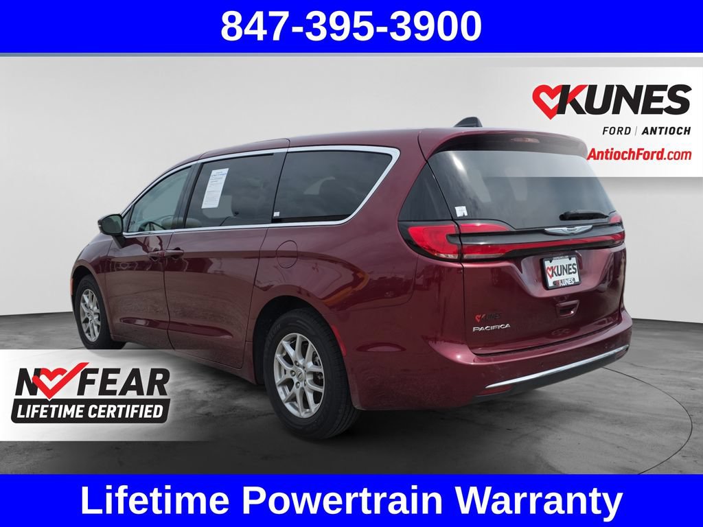 Used 2023 Chrysler Pacifica Touring-L FWD image 6