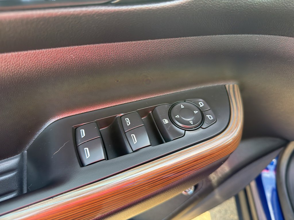 Used 2023 GMC Acadia SLE w/ Driver Convenience Package image 12