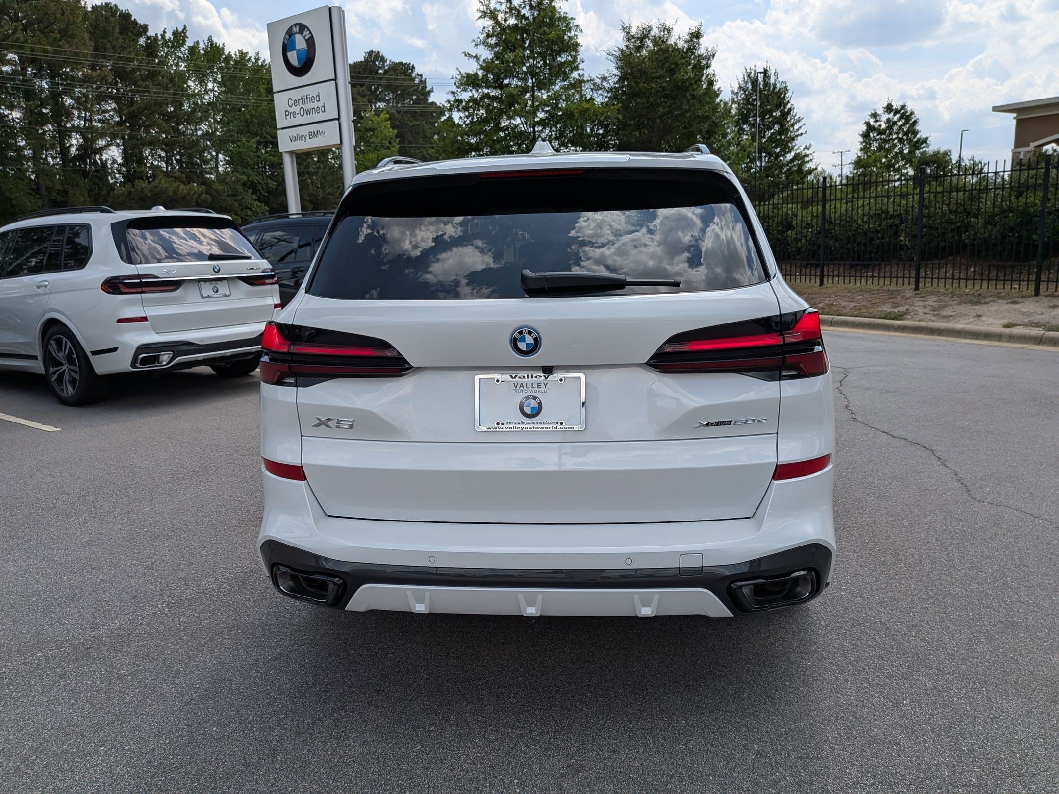 New 2026 BMW X5 xDrive50e w/ M Sport Package AWD/4WD image 4