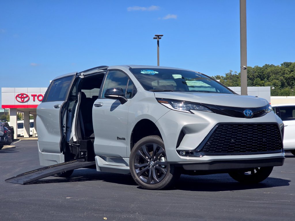 Used 2025 Toyota Sienna XSE w/ XSE Plus Package