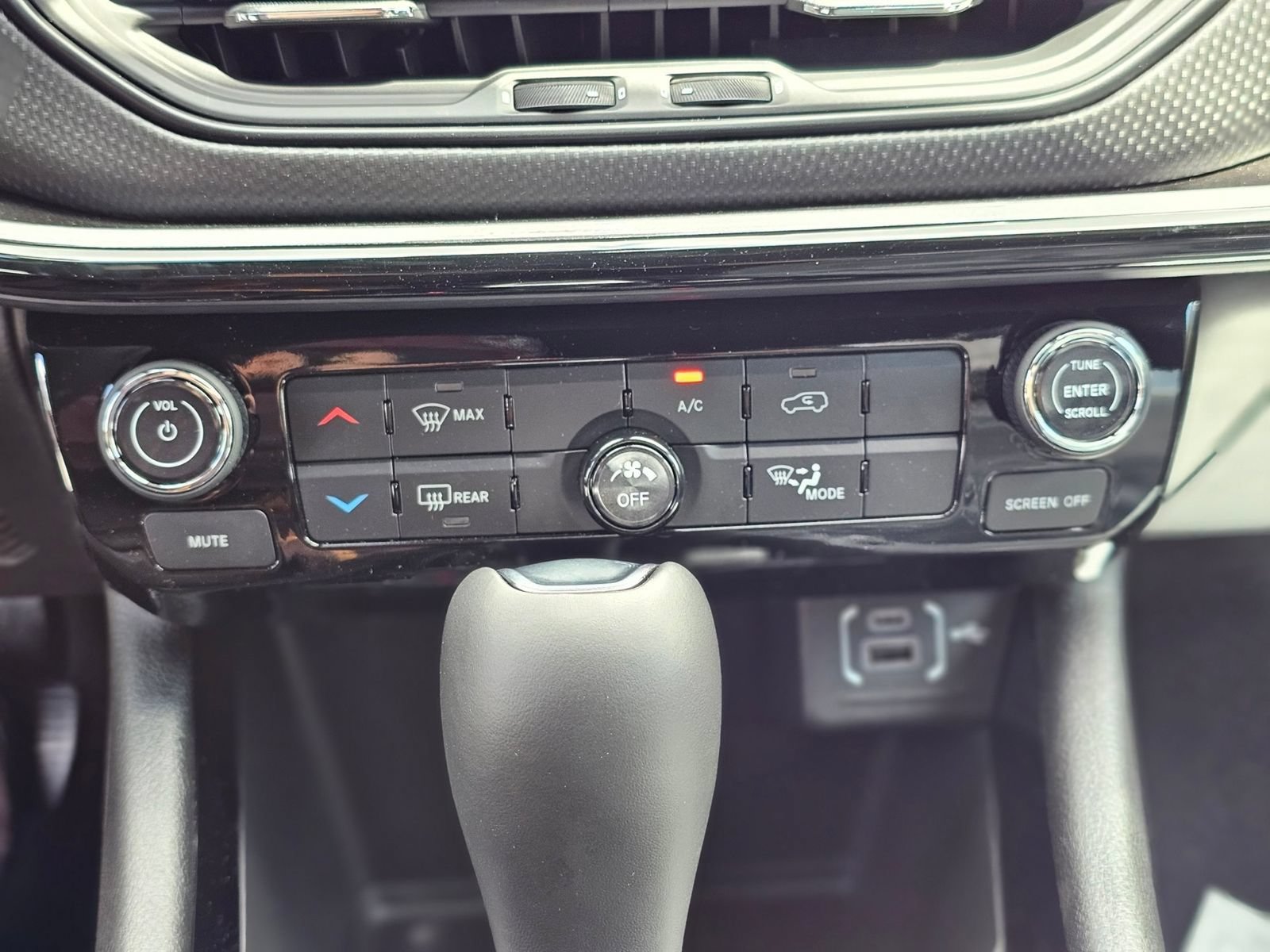 New 2026 Jeep Compass Latitude AWD/4WD image 26