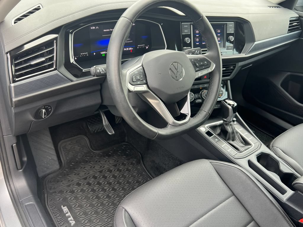 Used 2024 Volkswagen Jetta SE FWD image 18