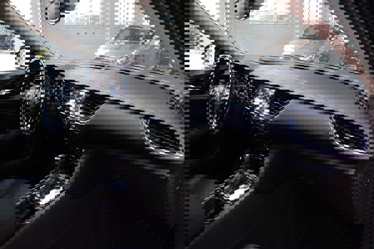 Used 2018 Buick Regal Essence w/ Driver Confidence Package #1 image 13