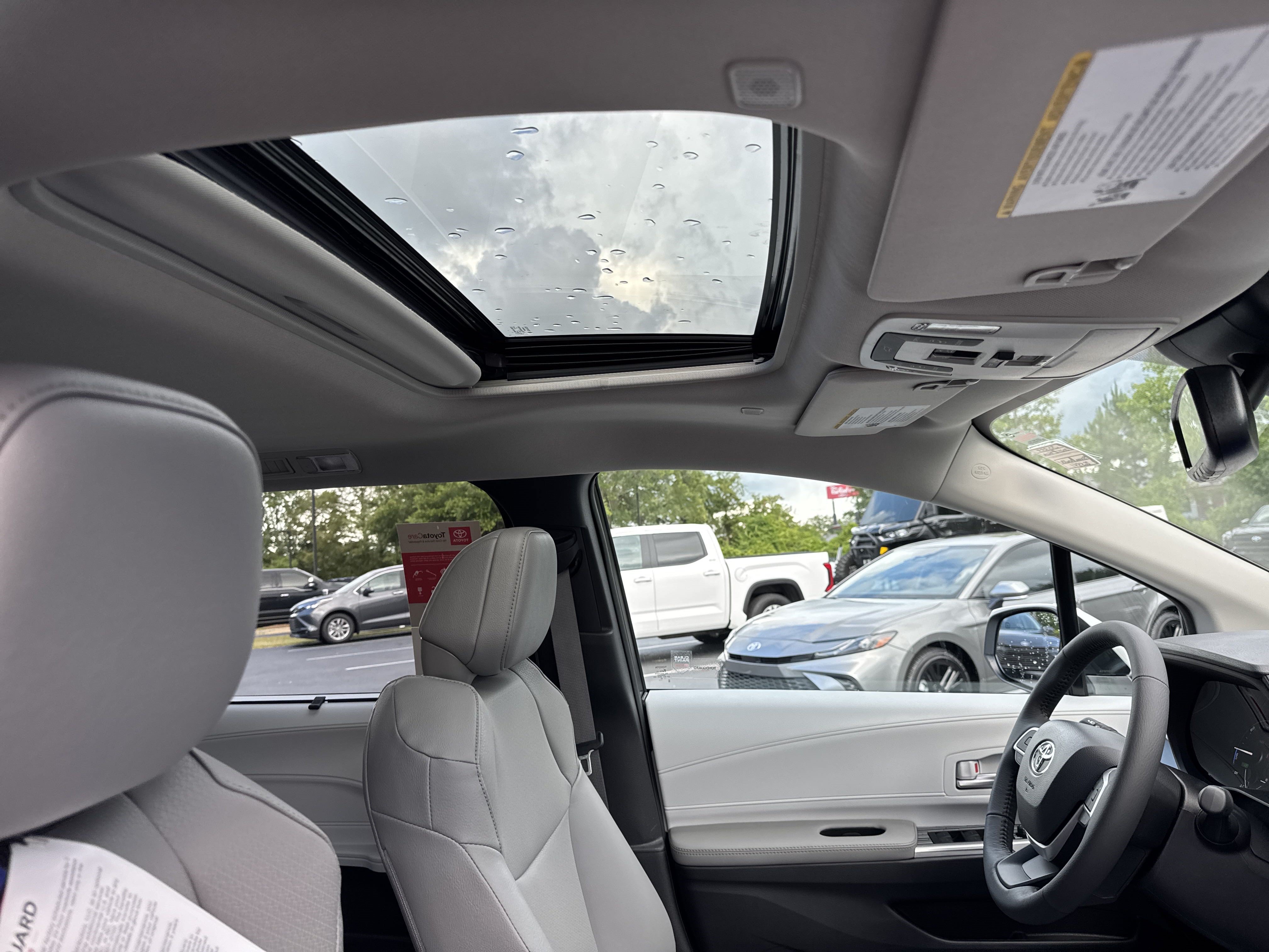 New 2025 Toyota Sienna XLE FWD image 35