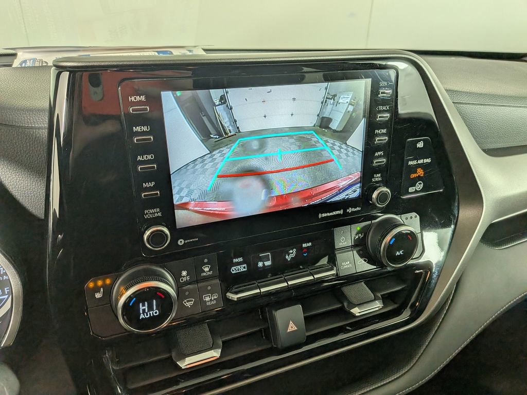 Used 2021 Toyota Highlander XLE image 26