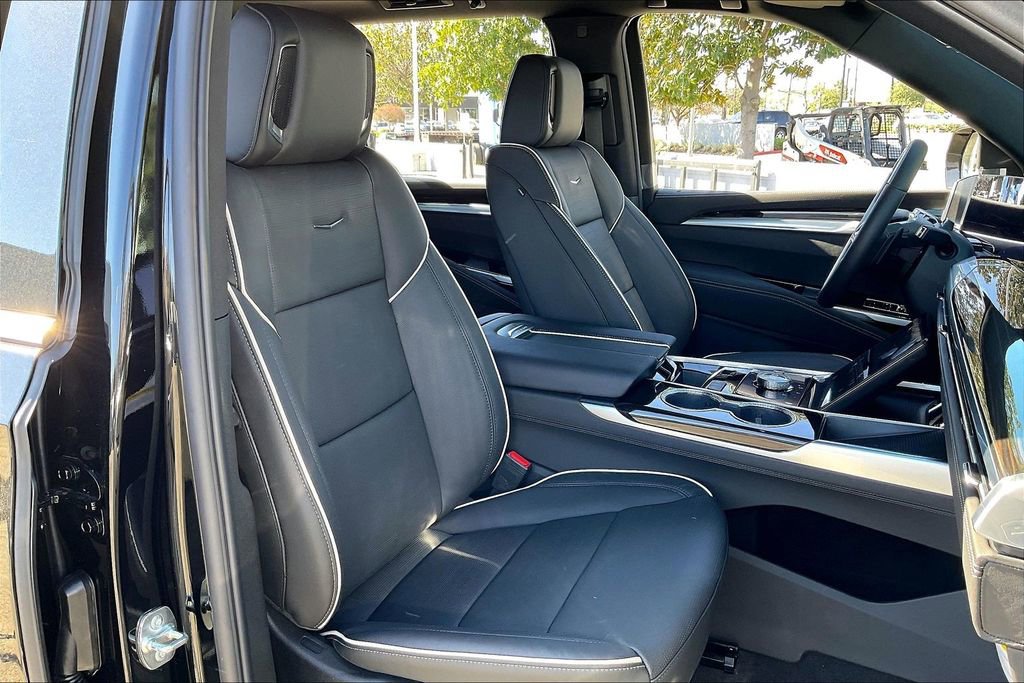 New 2026 Cadillac Escalade ESV Luxury image 34