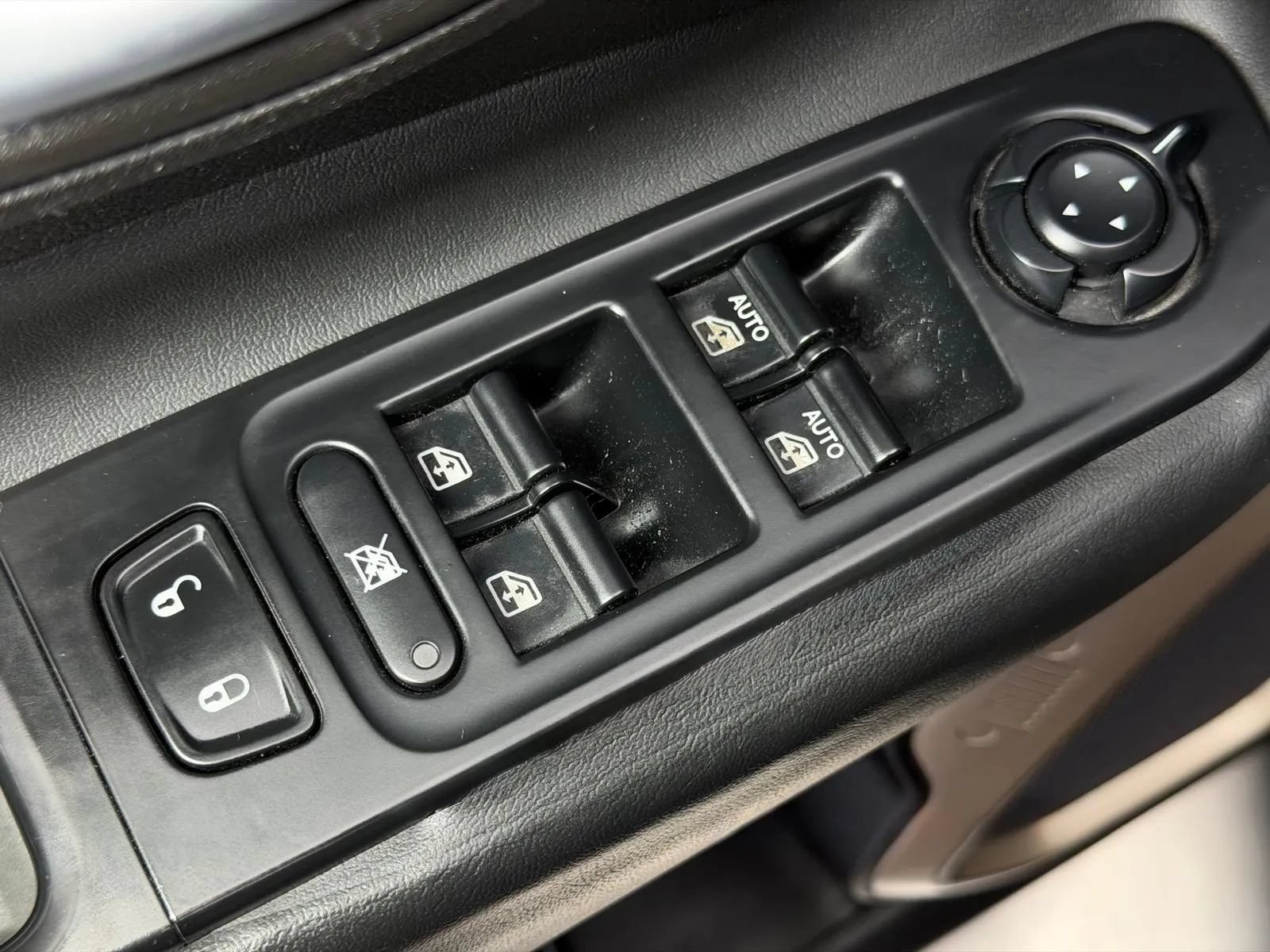 Used 2016 Jeep Renegade 75th Anniversary FWD image 25