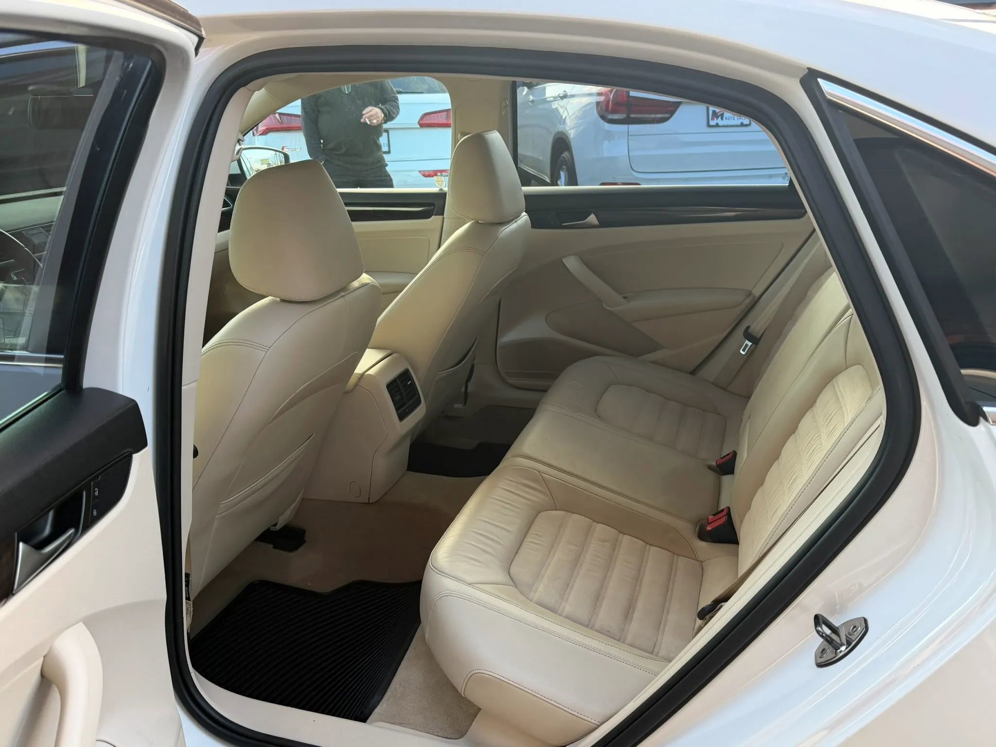 Used 2014 Volkswagen Passat TDI SEL Premium image 14