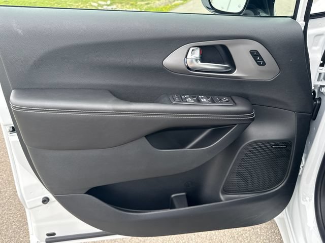 New 2027 Chrysler Pacifica Limited w/ S Appearance Package FWD image 9