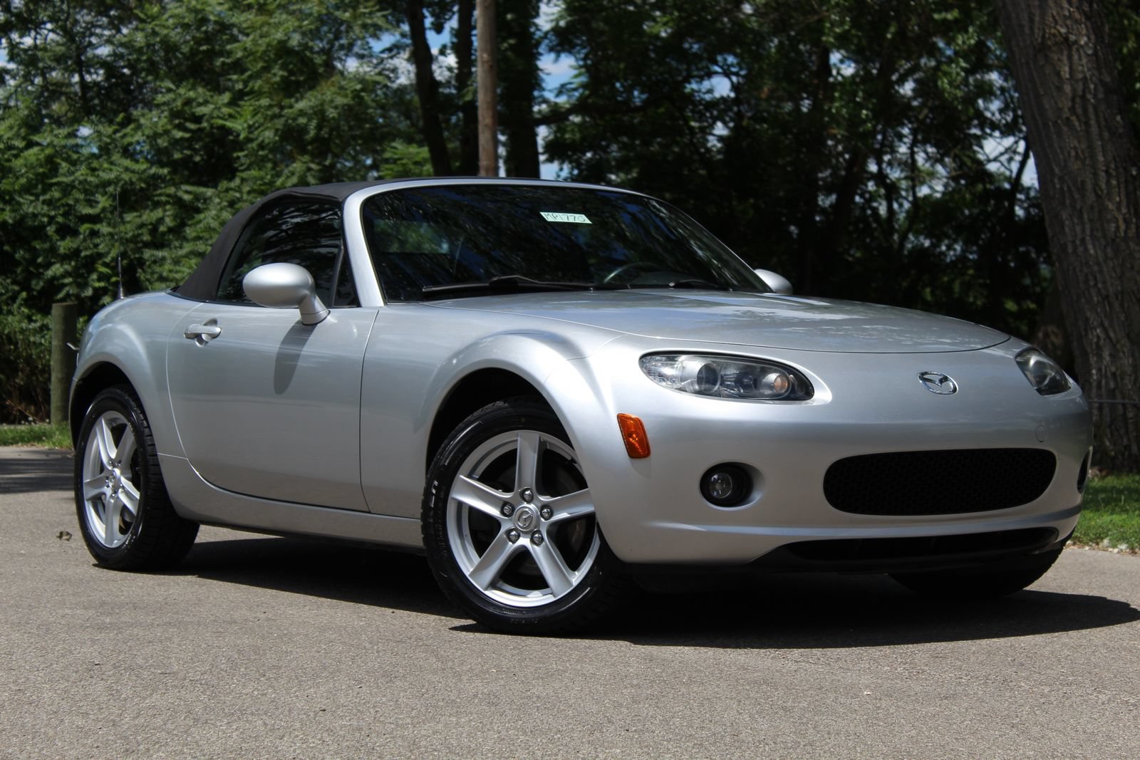 Used 2006 MAZDA MX-5 Miata Touring RWD image 1