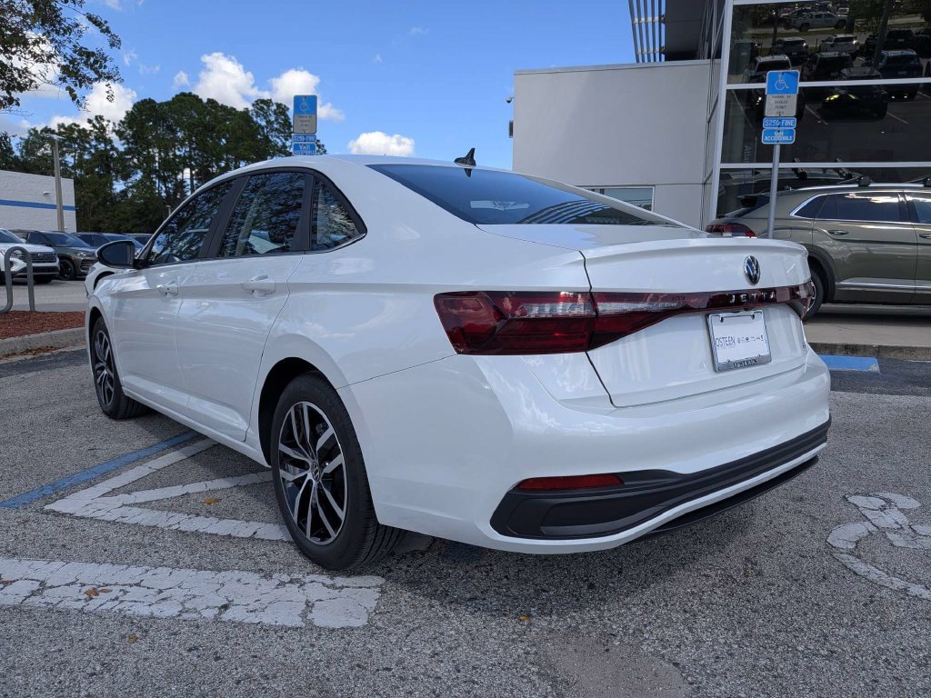 New 2027 Volkswagen Jetta SE FWD image 4