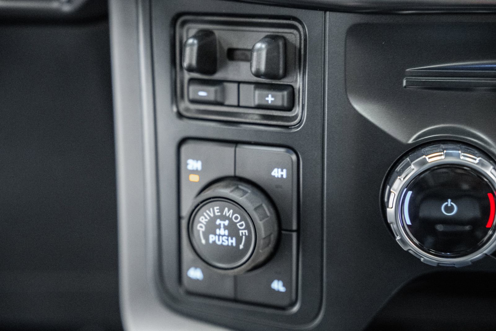 Certified 2025 Ford F150 Lariat w/ Equipment Group 502A High image 31