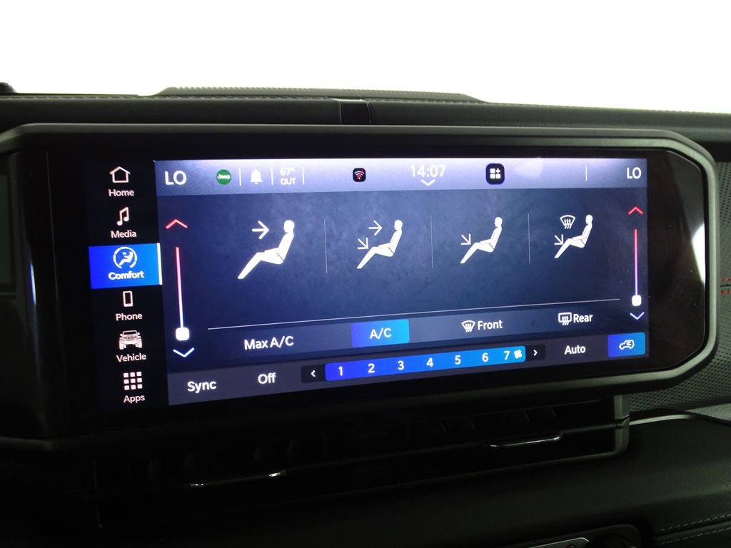 Used 2024 Jeep Wrangler Unlimited Rubicon image 32