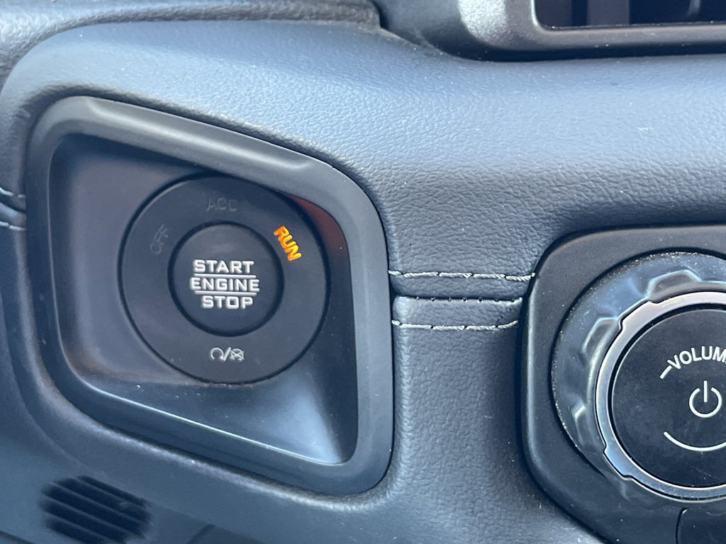 Used 2025 Jeep Wrangler Unlimited Rubicon image 31