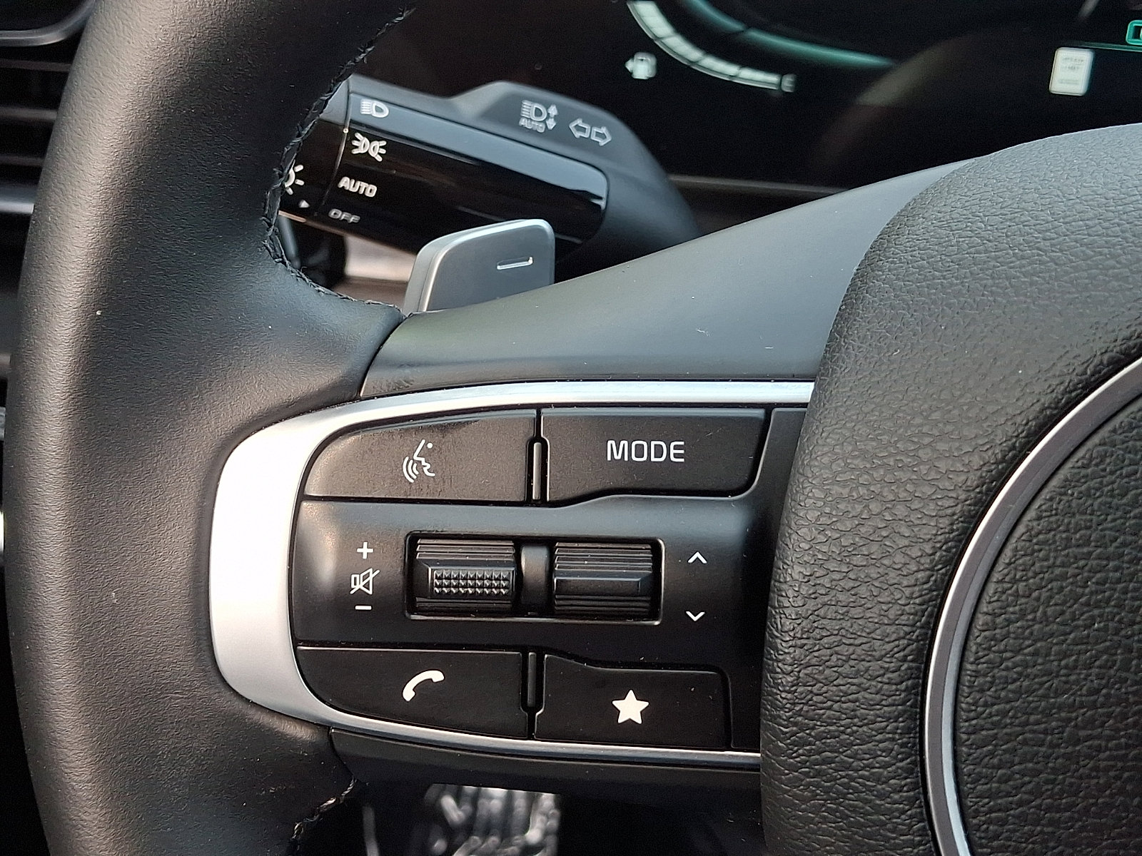 Certified 2025 Kia Sportage EX AWD/4WD image 22