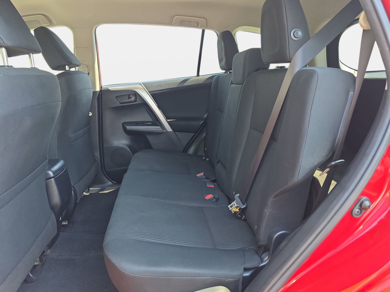 Used 2016 Toyota RAV4 LE image 13