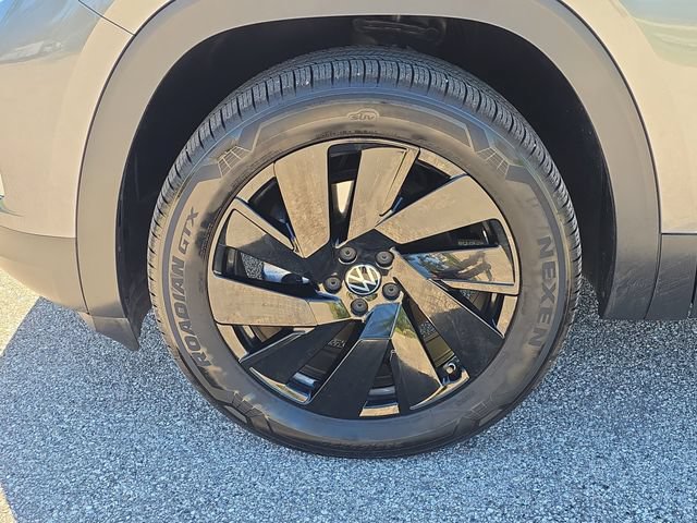 Used 2025 Volkswagen Atlas SE w/ Panoramic Sunroof Package FWD image 7