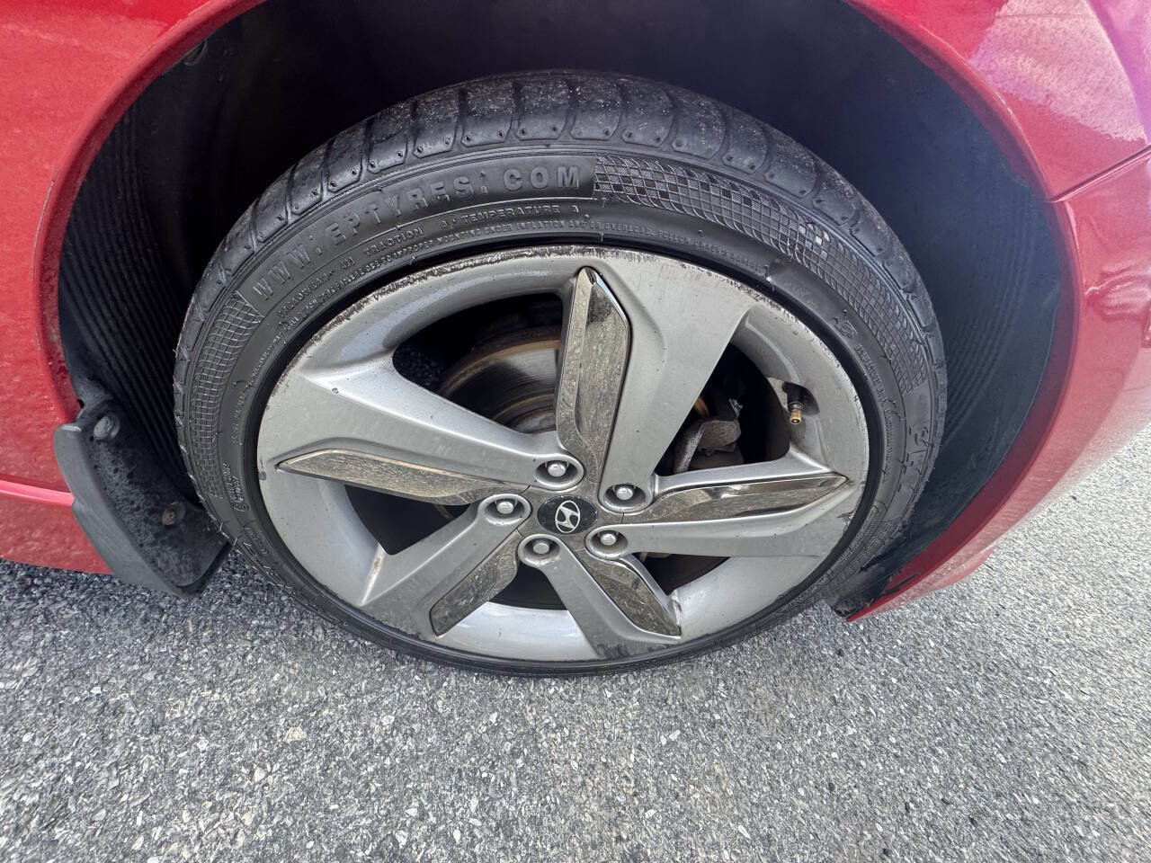 Used 2013 Hyundai Veloster Turbo FWD image 32